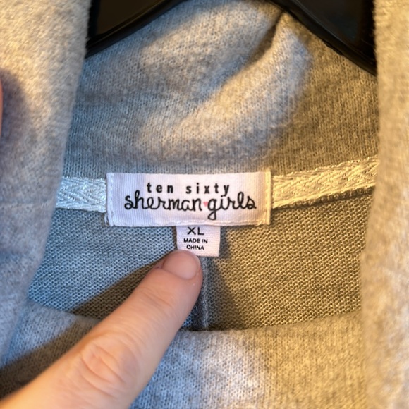 Grey mock turtle neck with lace bottom detail size XL - Picture 2 of 5